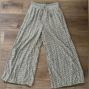 Size M Olive green wide leg pants